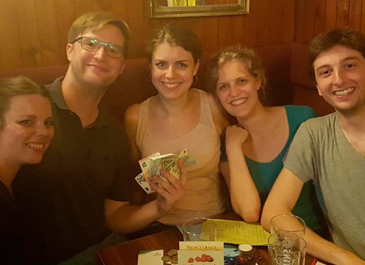 "Jubiläumsquiz: Friedenauer Freizeitfiedlerinnen"